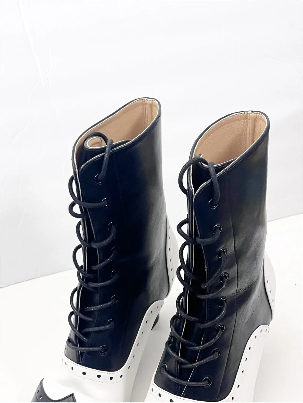 UNIQUE VINTAGE Black White Almond Toe Lace Up Booties Size 10 Victorian Preppy